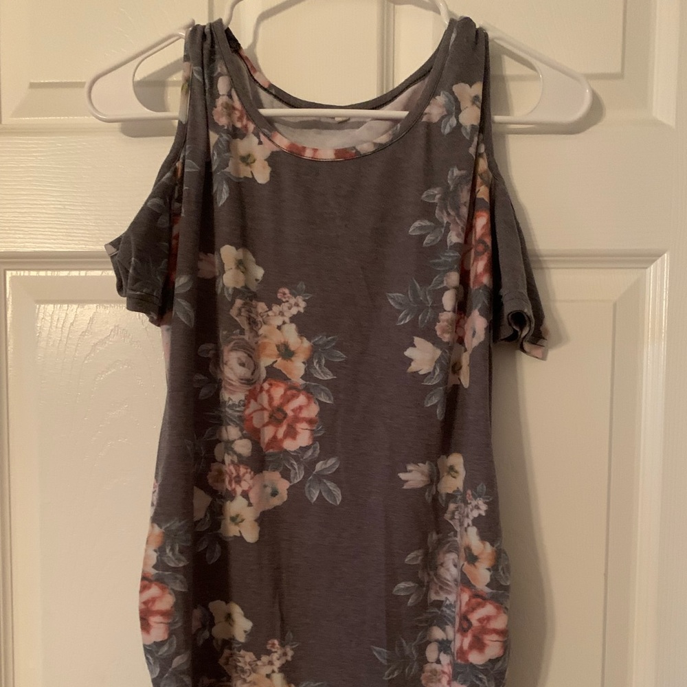 cold shoulder maternity shirt size 8